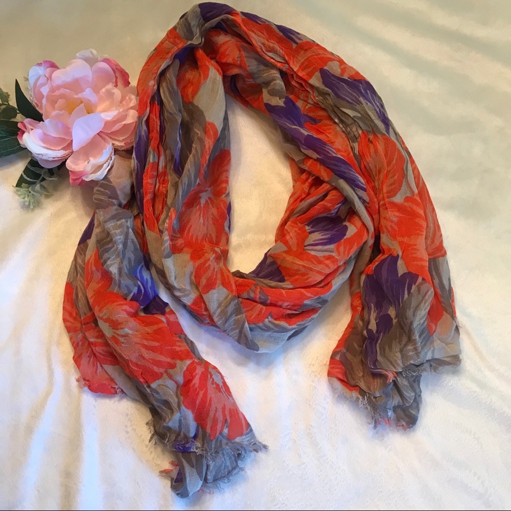 ⭐️ Banana Republic Lightweight Wrap